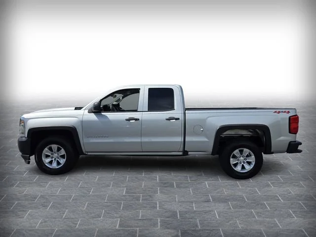 Used 2019 SILVER ICE METALLIC Chevrolet Work Truck image 4