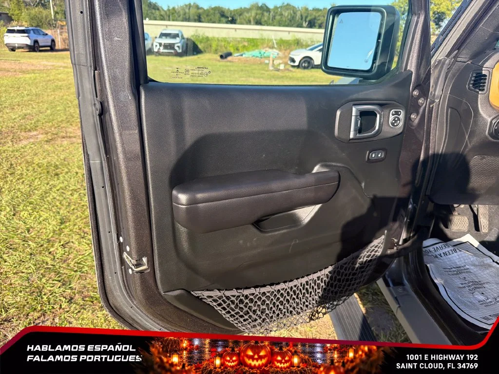Used 2018  Jeep Sport S image 12