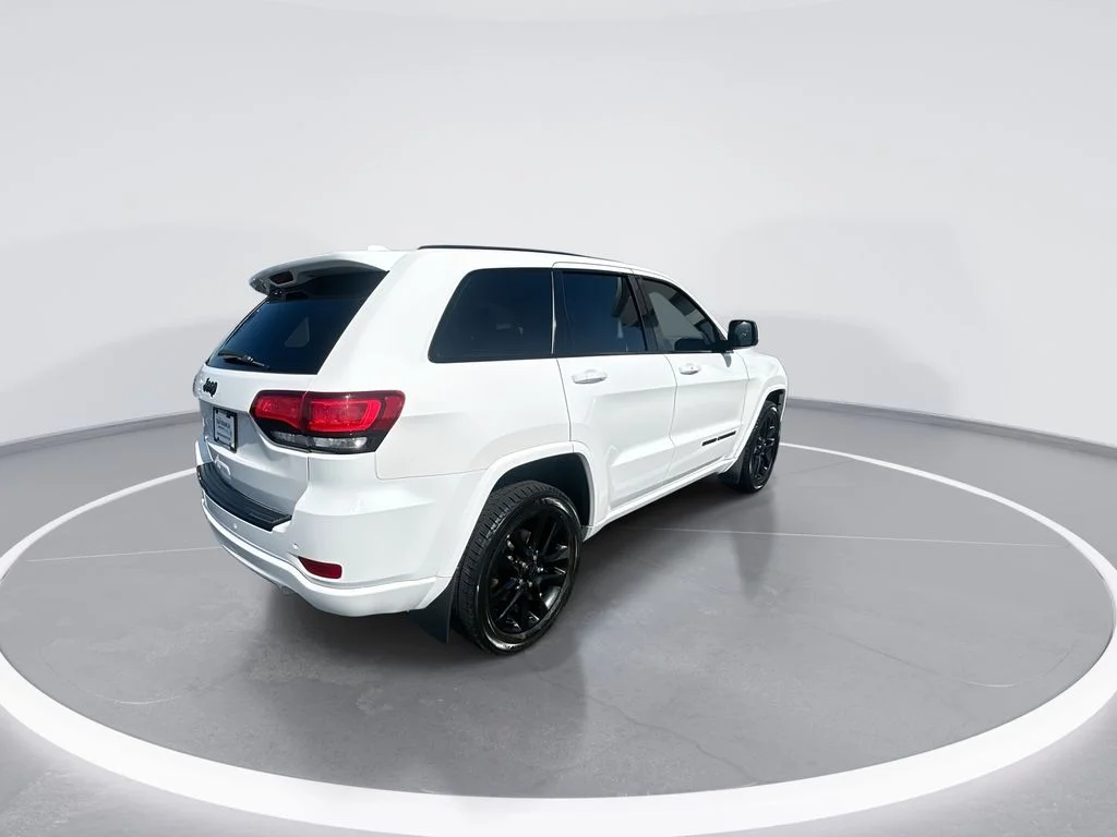 Used 2018 White Jeep Altitude image 8