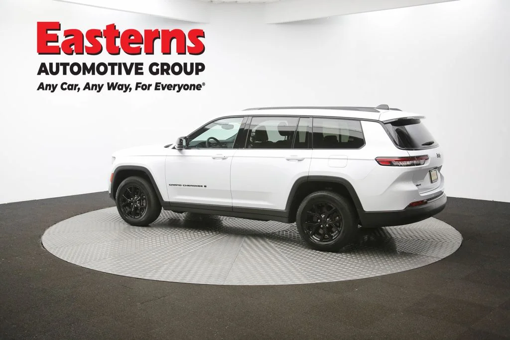 Used 2024 White Jeep Altitude image 65