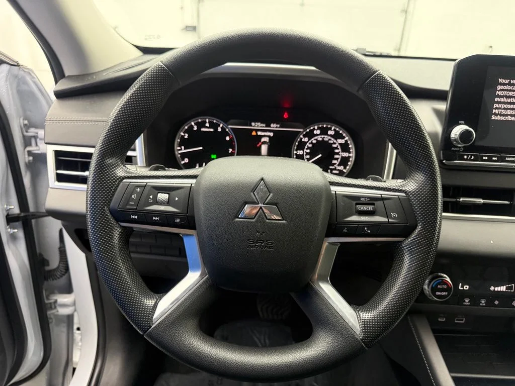 Used 2023  Mitsubishi ES image 19