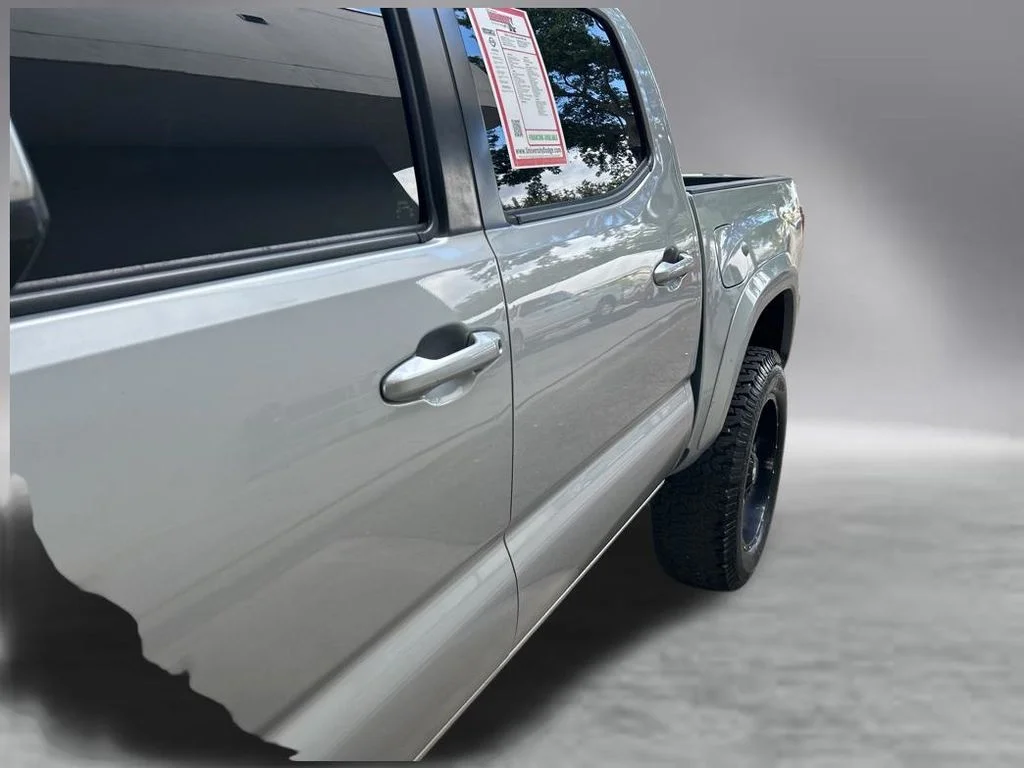 Used 2019 Silver Toyota SR5 image 12