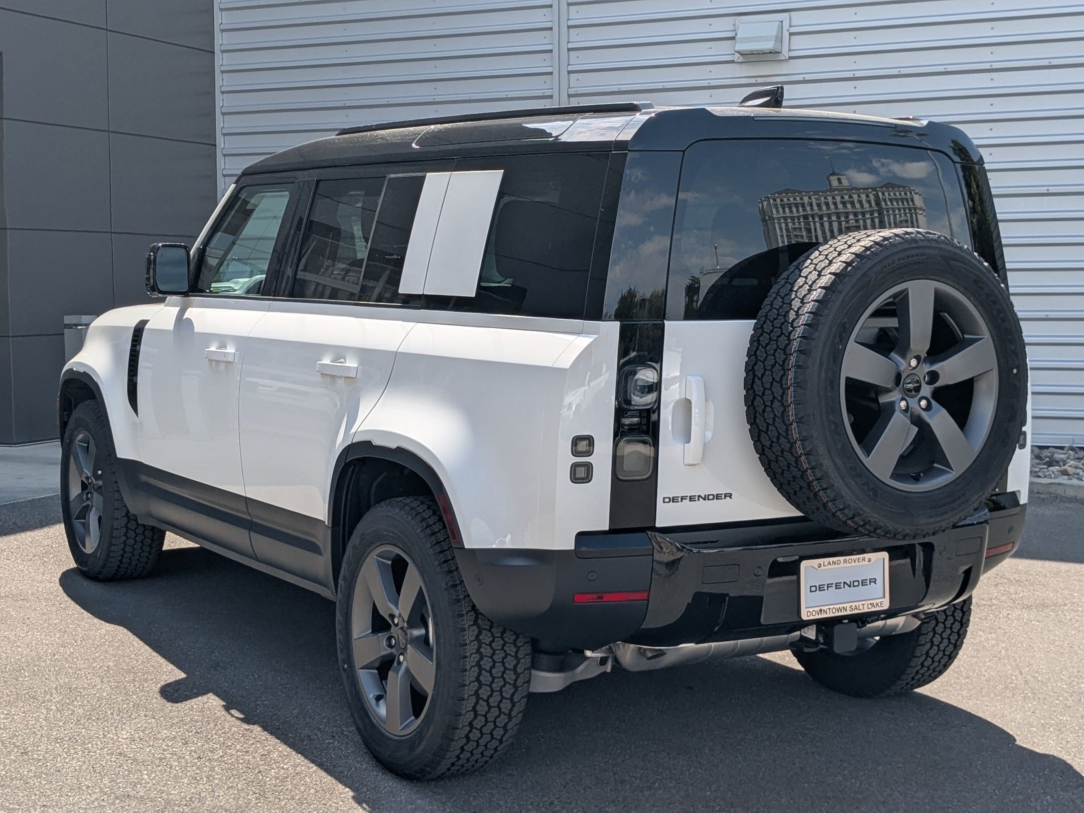 New 2026 Fuji White Land Rover P300 S image 8