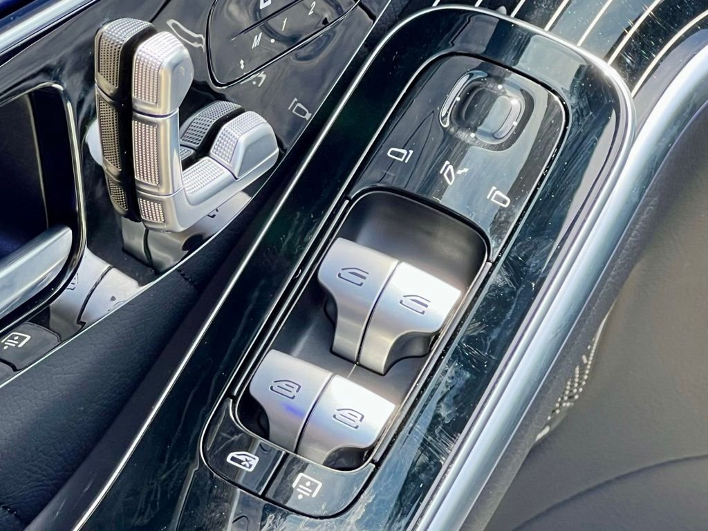 Certified Used 2022  Mercedes-Benz S 500 image 33