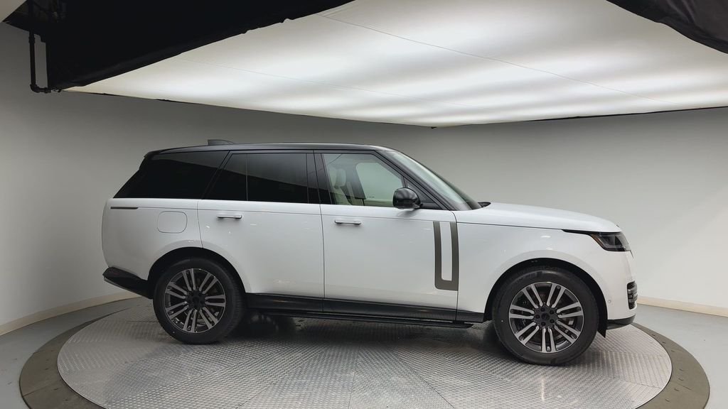 New 2026 Fuji White Land Rover SE image 9