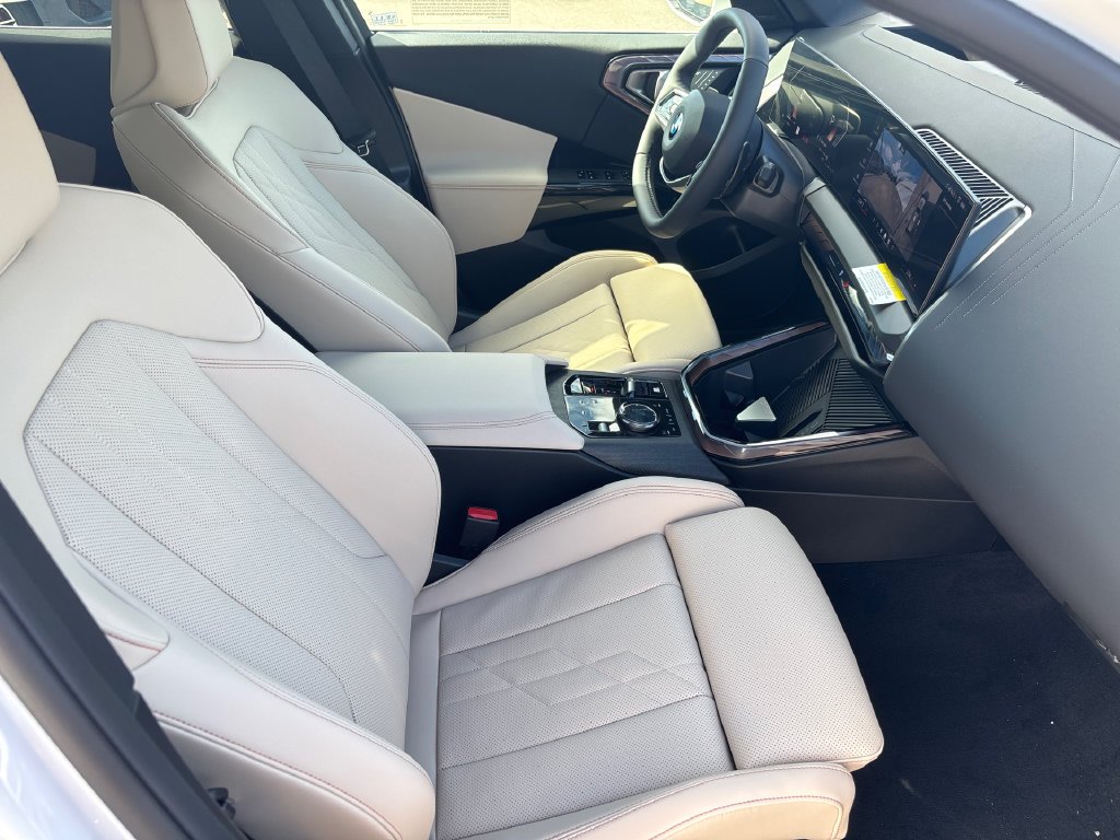 New 2026 Mineral White Metallic BMW 30 xDrive image 13