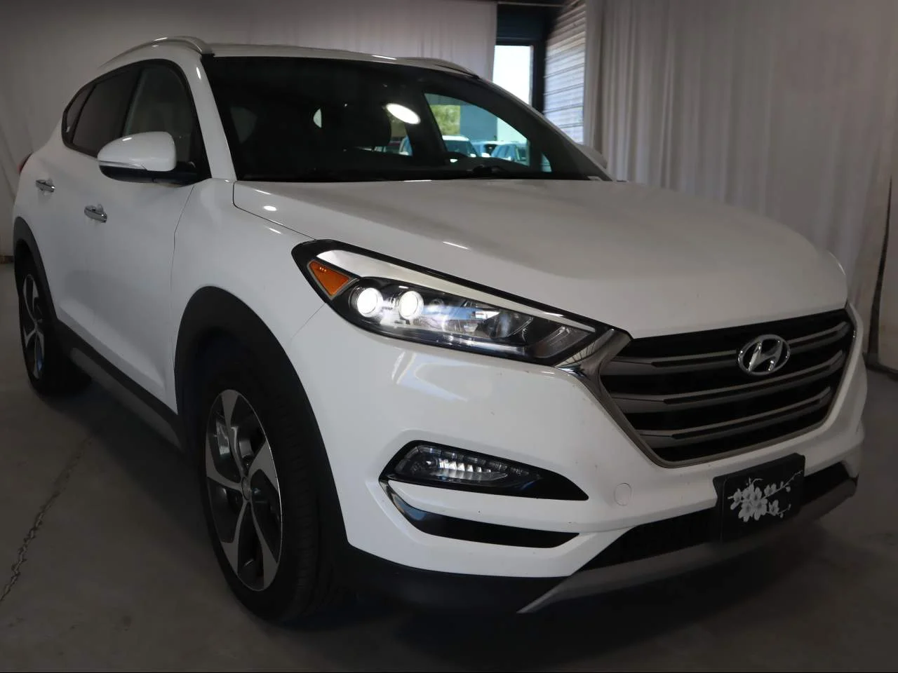 Used 2018 Dazzling White Hyundai Limited image 3