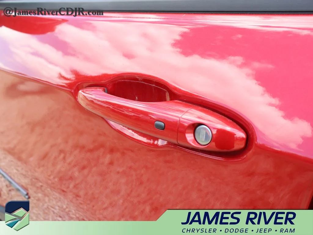 Used 2025 Red Jeep Latitude image 19