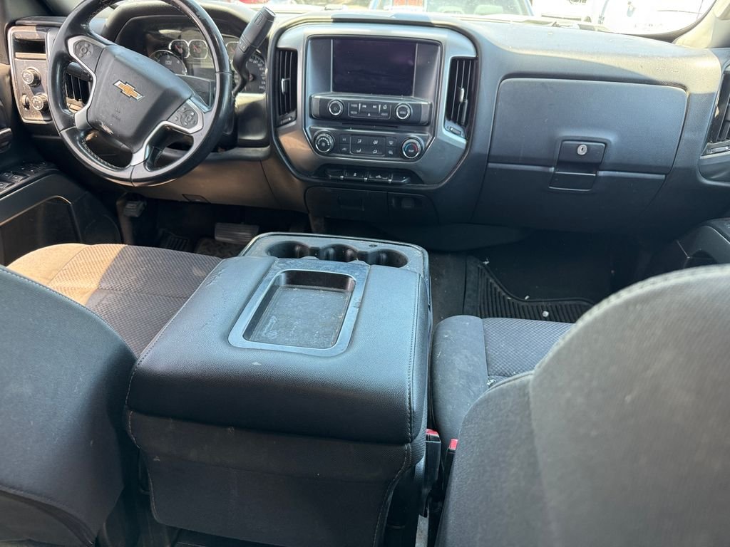 Used 2018 White Chevrolet LT image 17