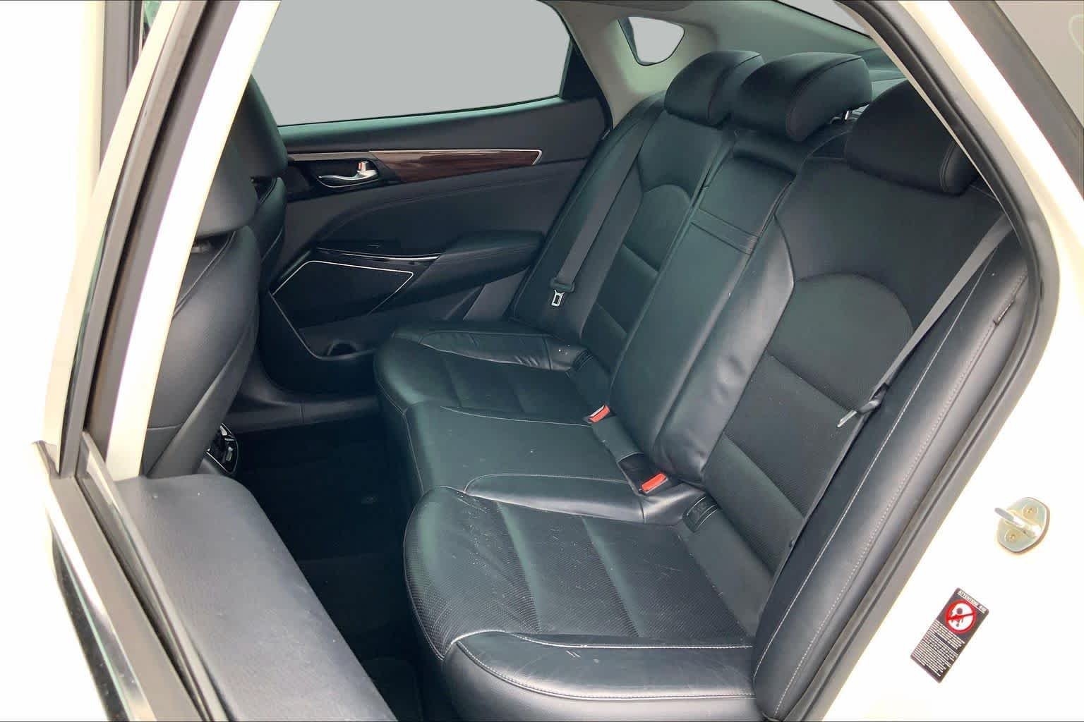 Used 2017 Snow White Pearl Kia Premium image 19