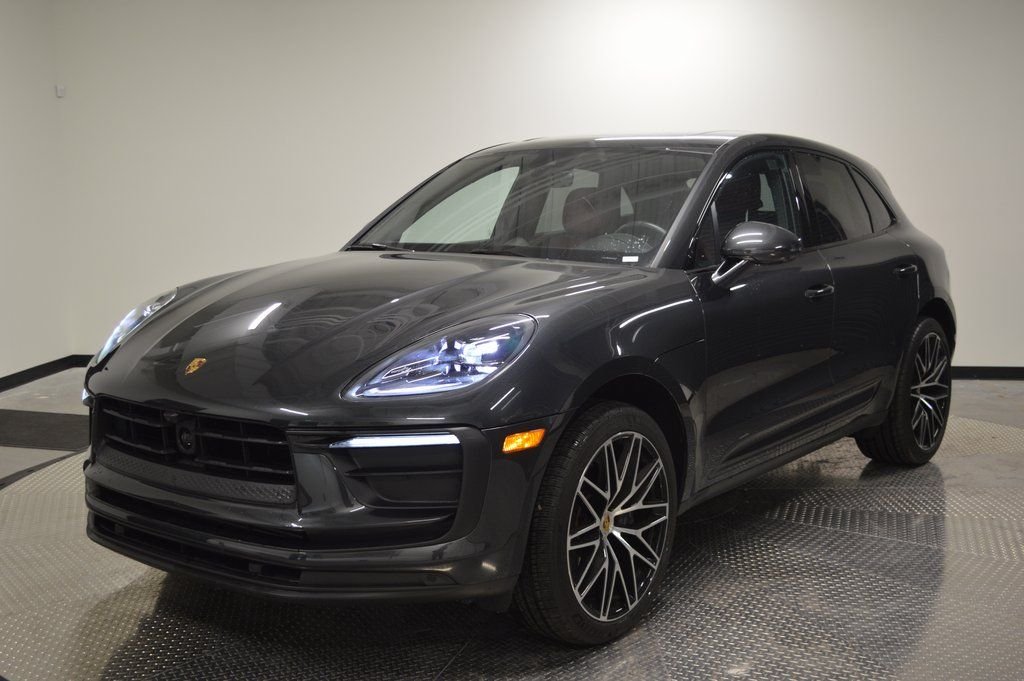 2025 Porsche Macan Base