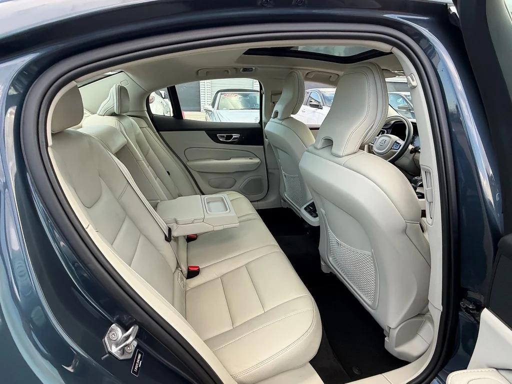 Used 2021 Blue Volvo T5 Inscription image 14