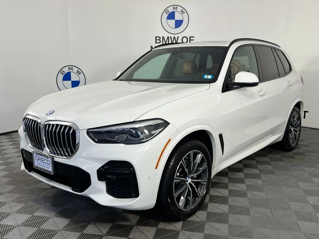 Used 2022 White BMW xDrive40i image 3