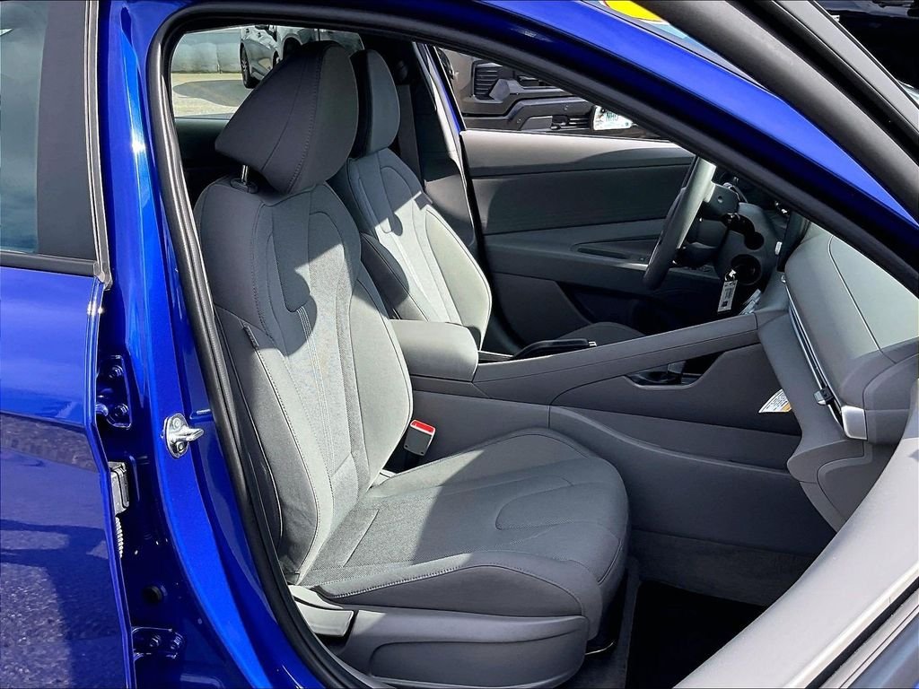 Used 2025 Blue Hyundai SE image 11