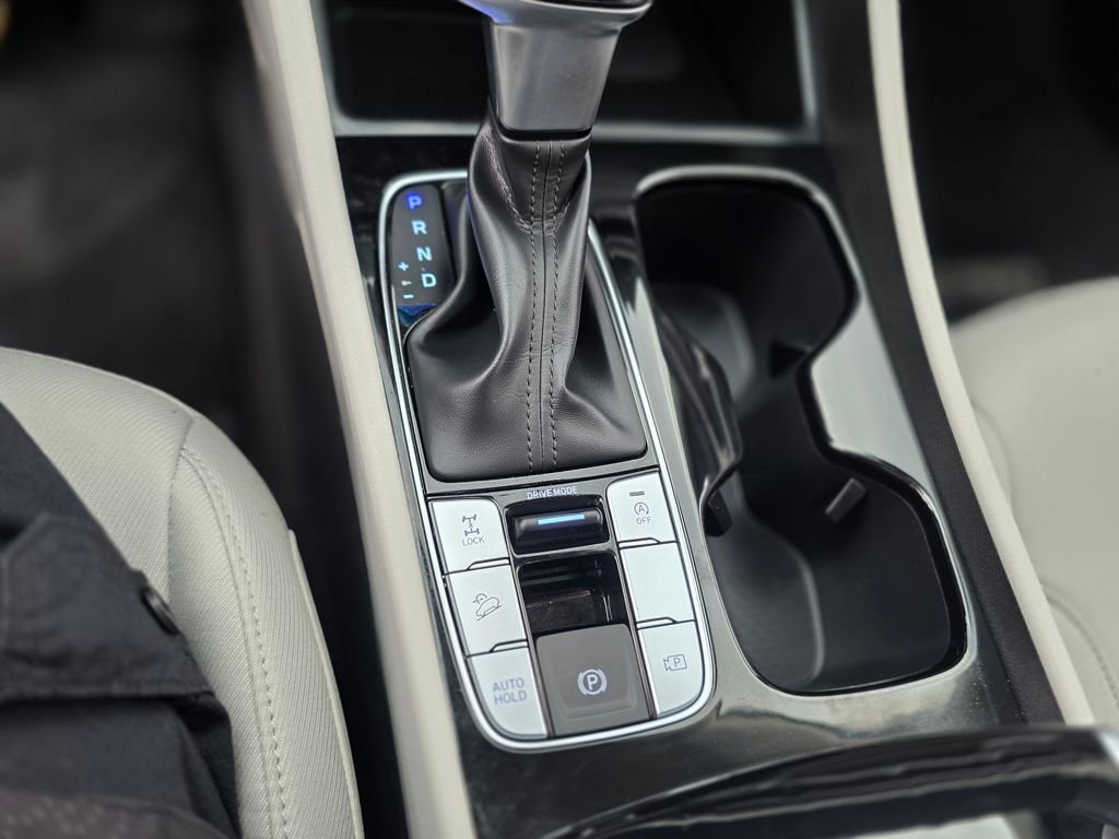 Certified Used 2025 Black Hyundai SEL image 33