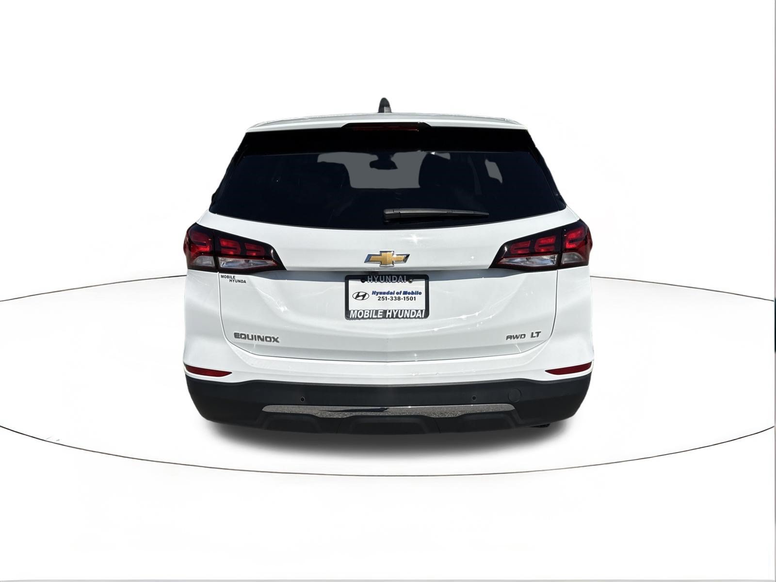 Used 2024 Summit White Chevrolet LT image 4