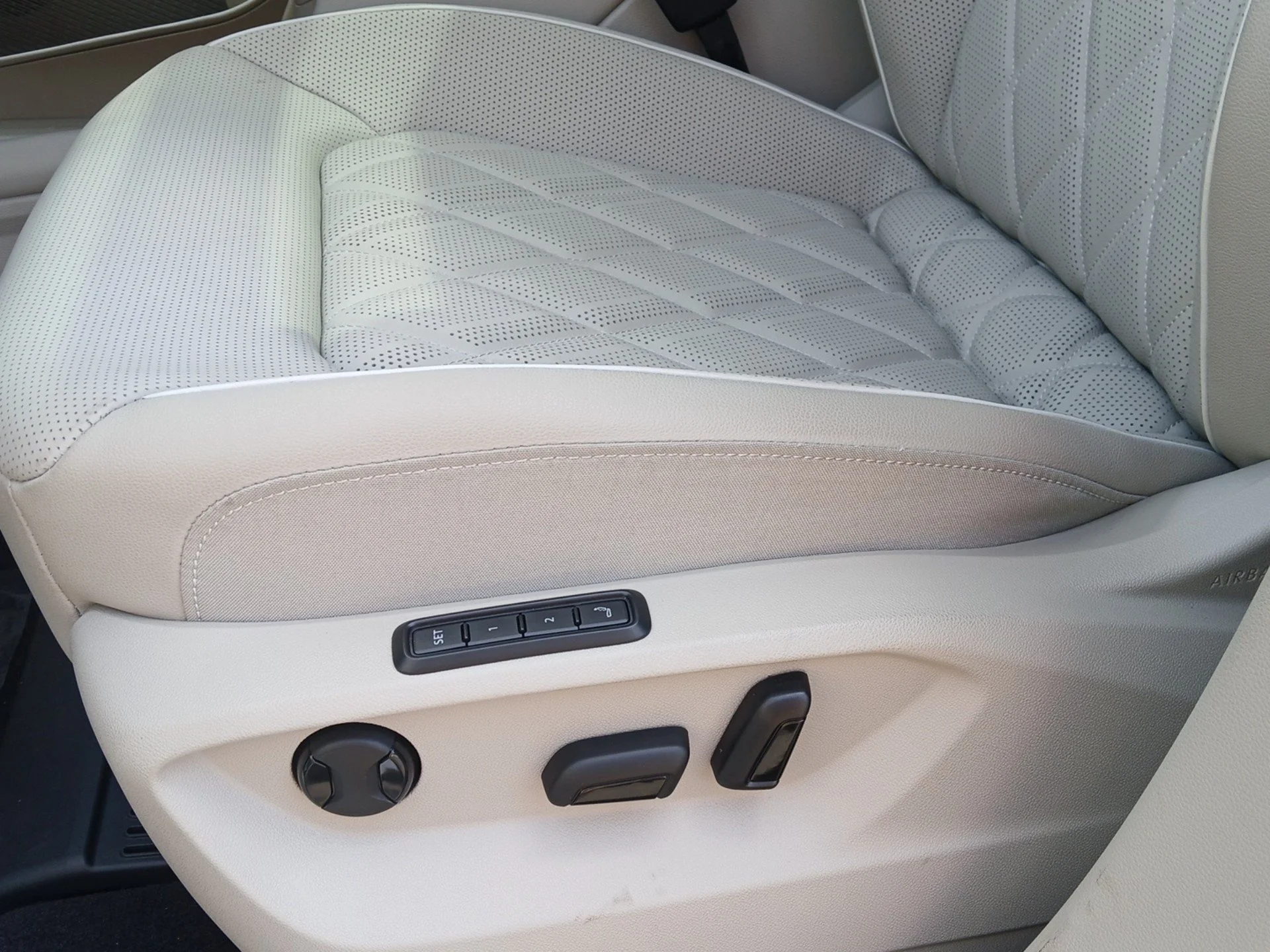 New 2026 Opal White Pearl Volkswagen 2.0T SEL Premium R-Line image 19