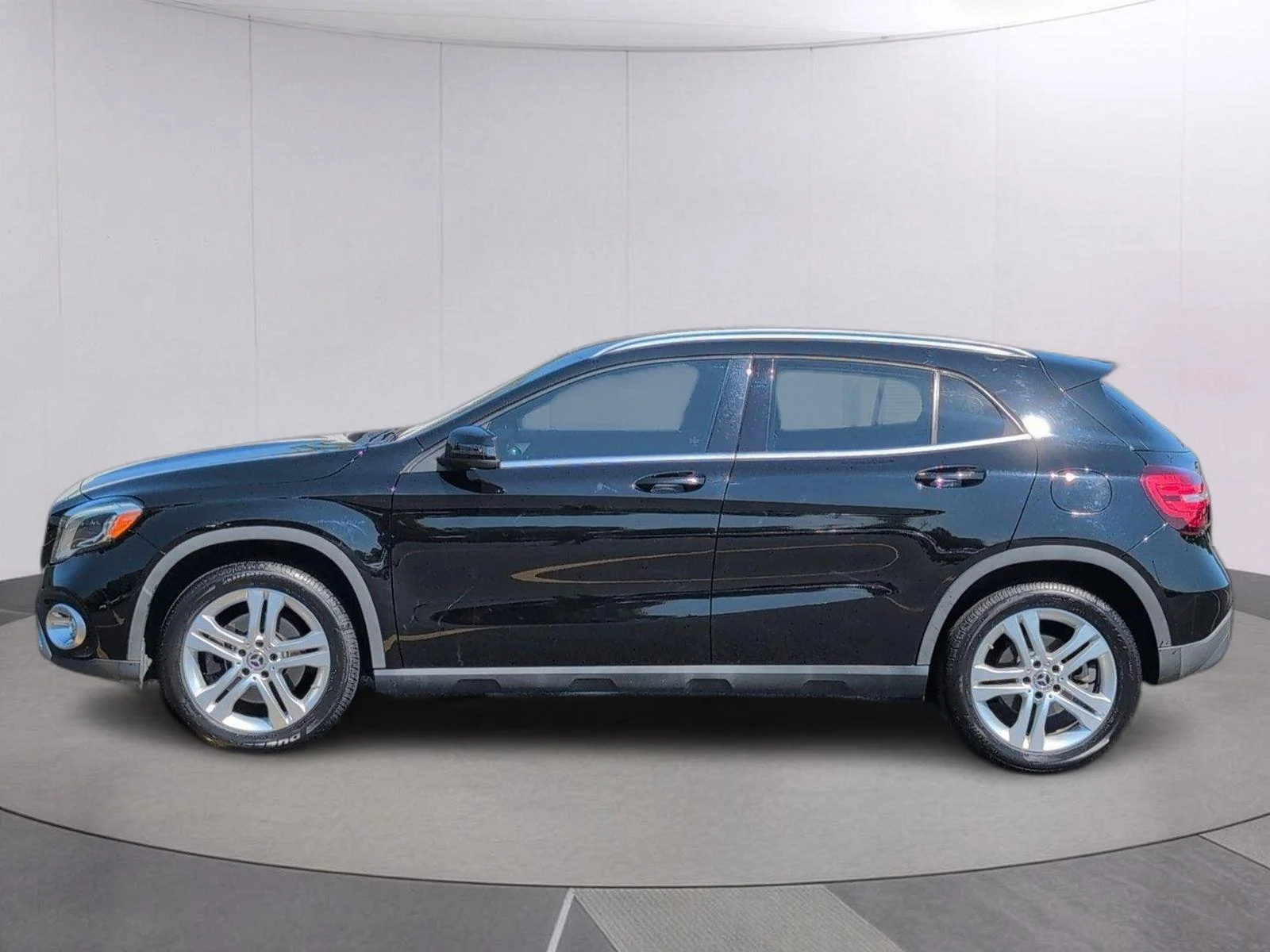 Used 2020 Night Black Mercedes-Benz GLA 250 image 2