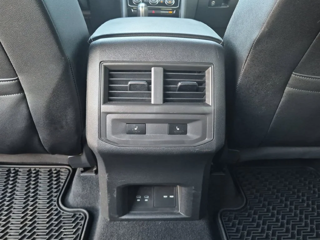 Used 2023  Volkswagen 3.6L V6 SEL Premium R-Line image 36