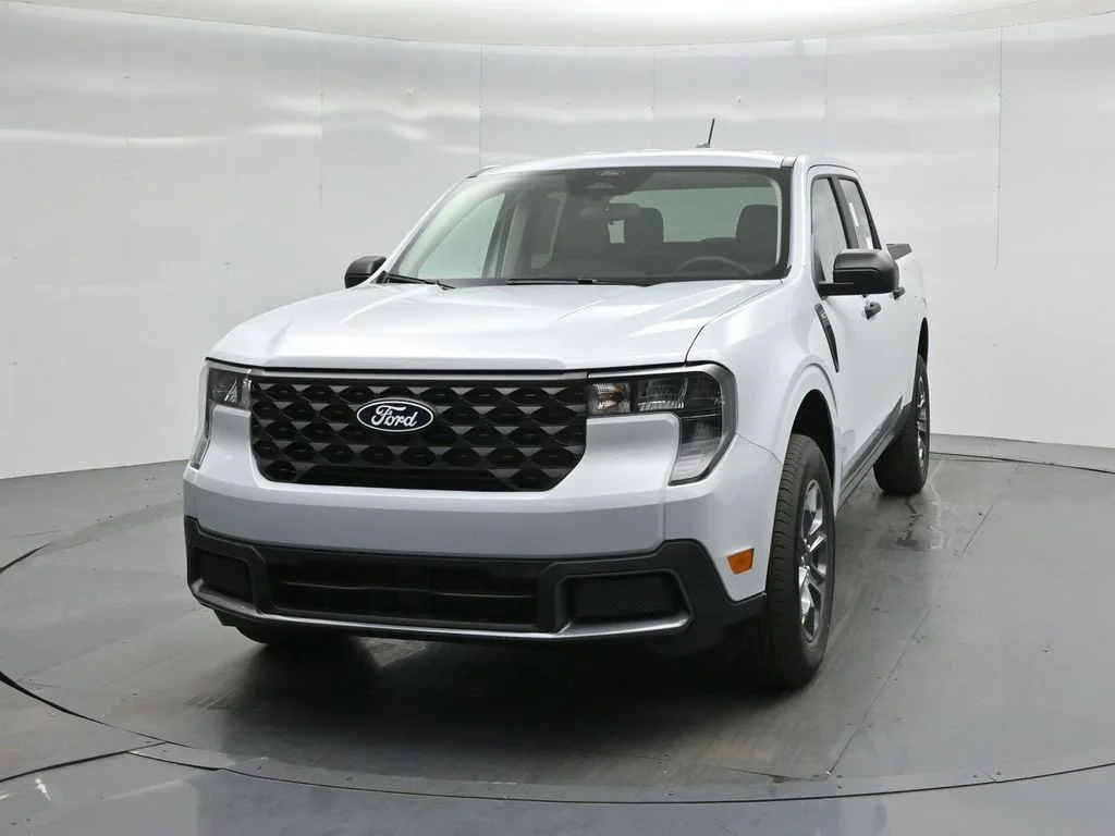 New 2026 Space White Metallic Ford XLT image 48