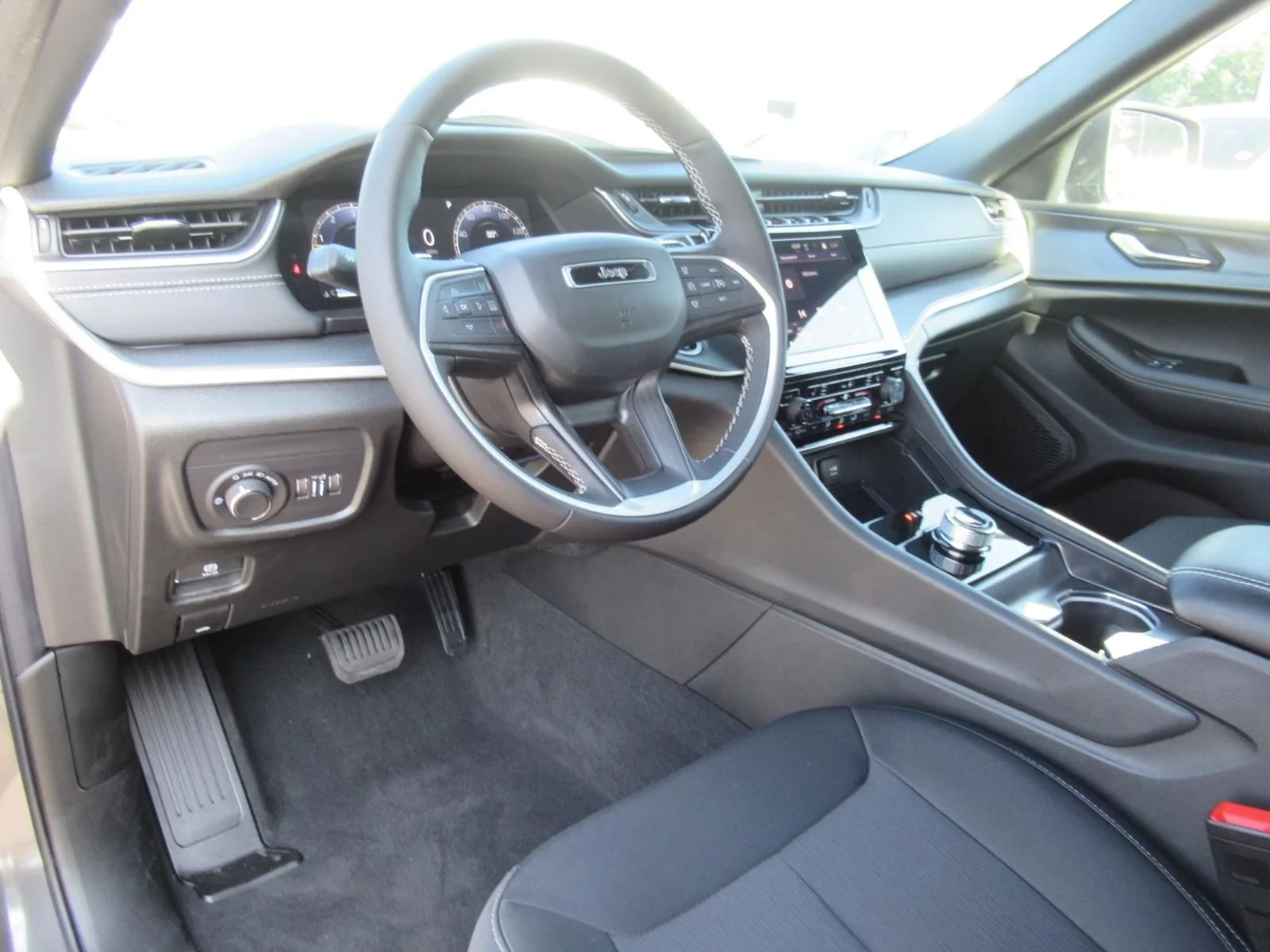 New 2026 Baltic Gray Metallic Clear-Coat Exterior Paint Jeep Laredo X image 18