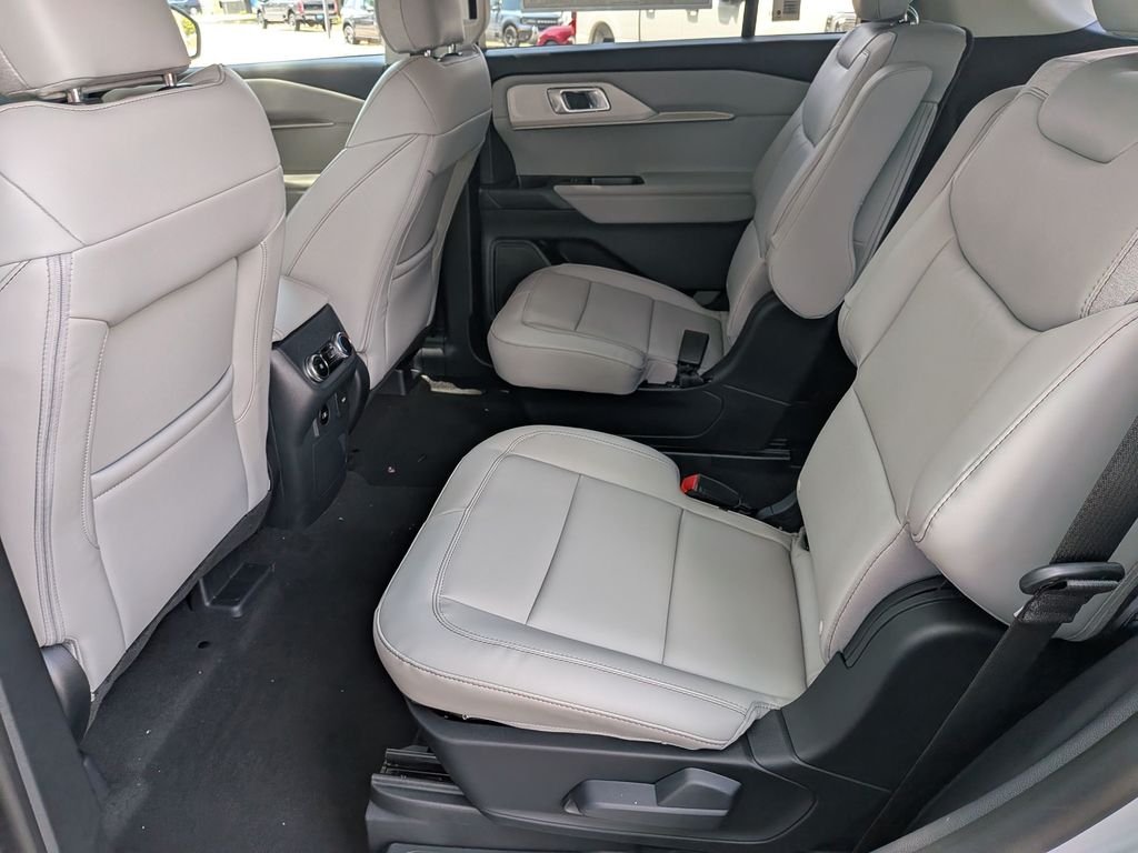 New 2026 Space White Metallic Ford Active image 28