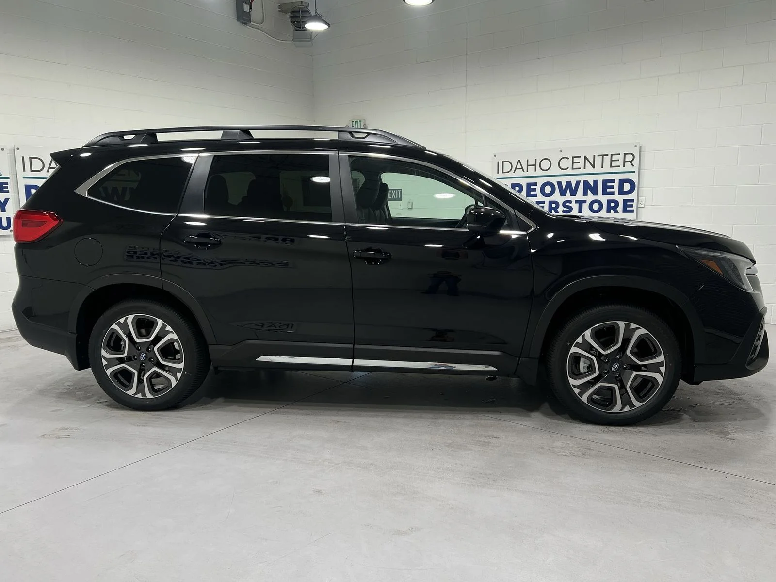 2026 Subaru Ascent Limited - Photo 9