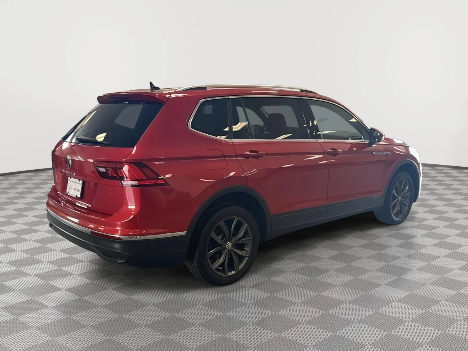 Used 2023 Kings Red Metallic Volkswagen SE image 6