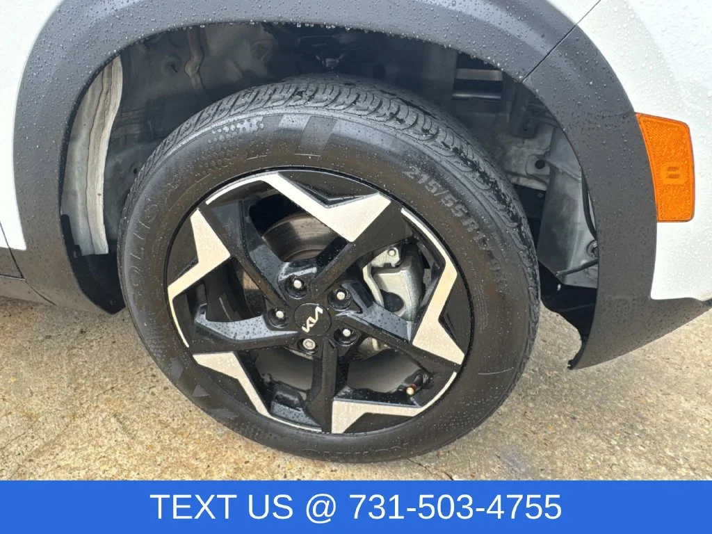 Used 2025 White Kia S image 6