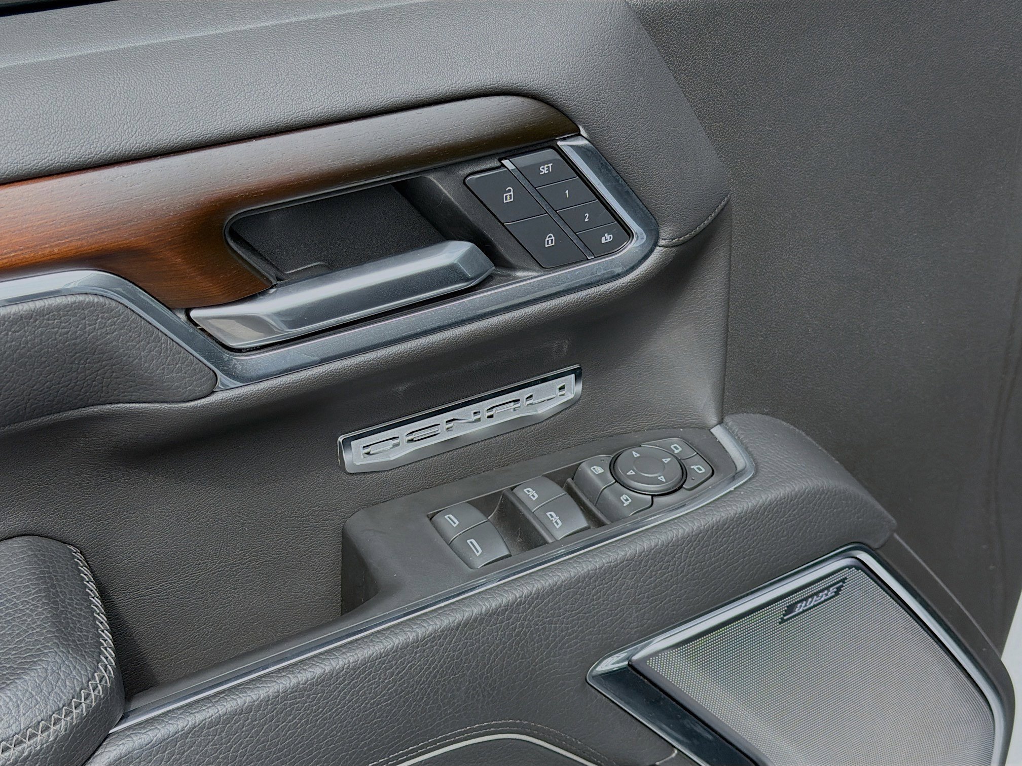 Used 2025 White Frost Tricoat GMC Denali image 22