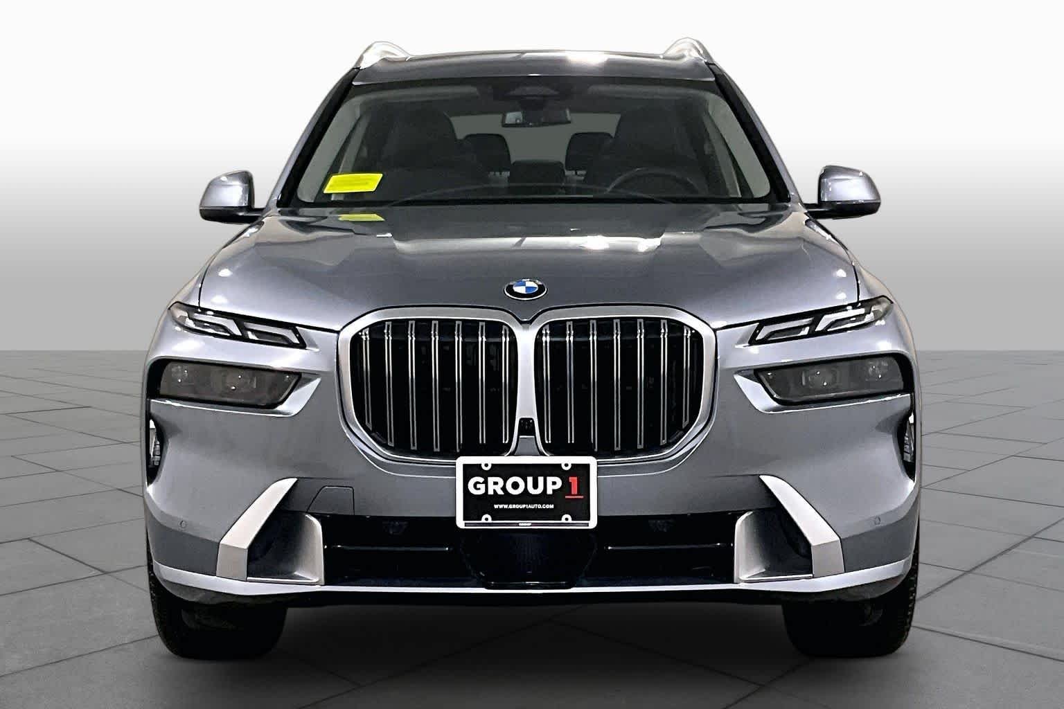 Used 2026 Skyscraper Grey Metallic BMW xDrive40i image 3