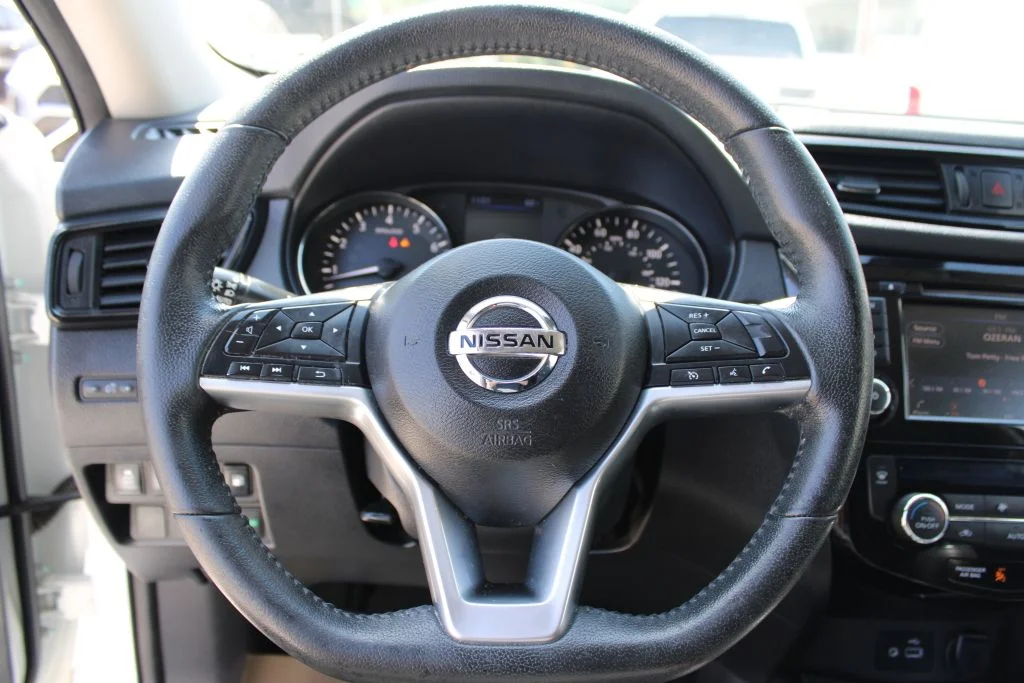 Used 2019 White Nissan SV image 25