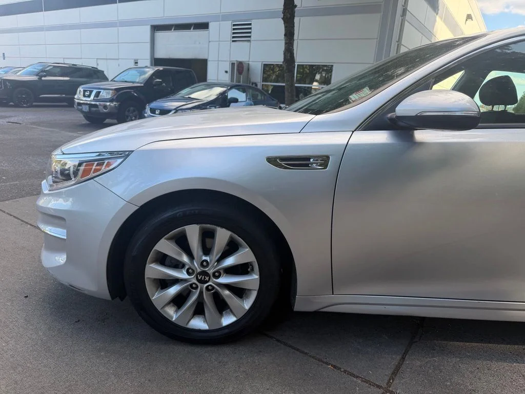 Used 2018 Sparkling Silver Kia EX image 8