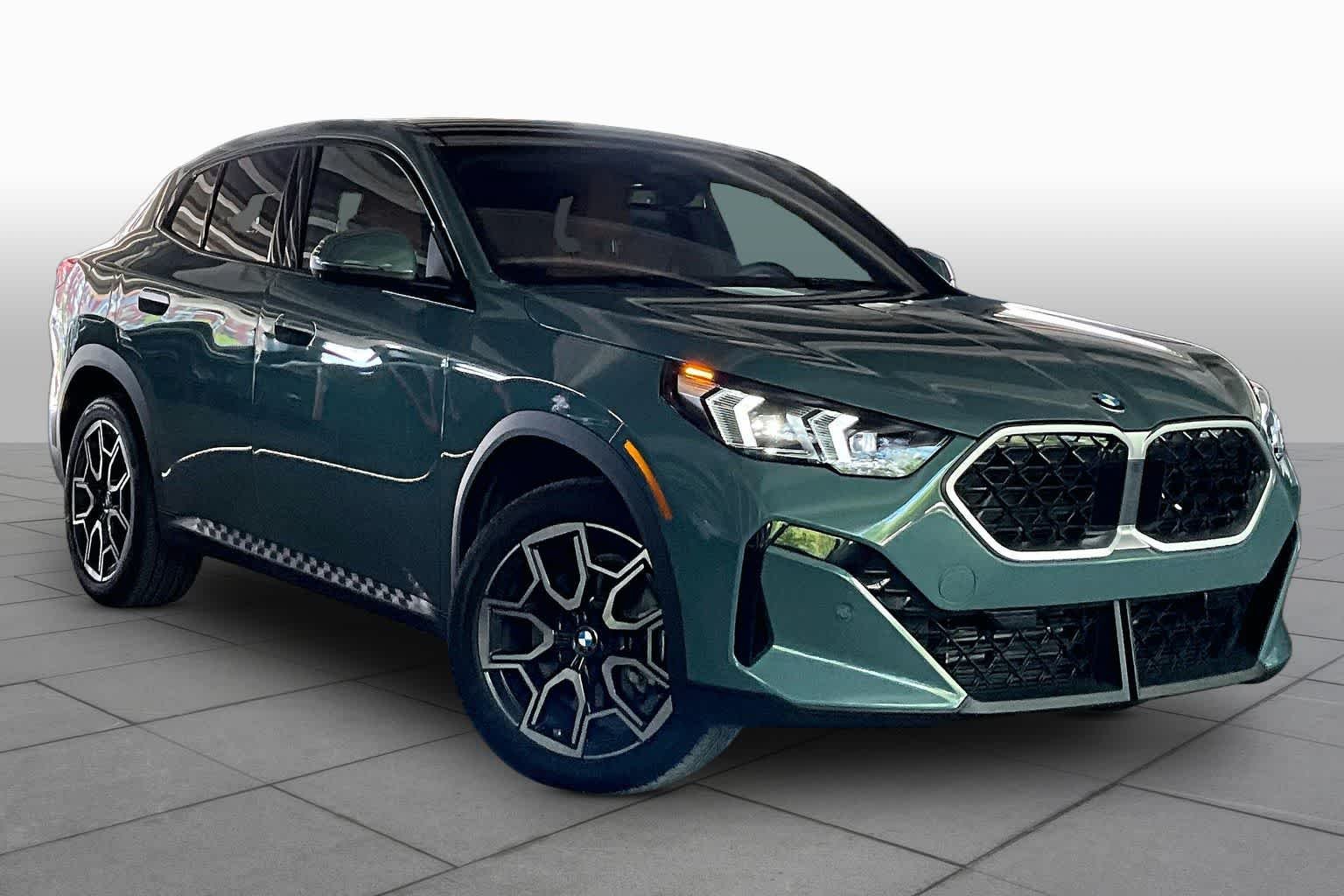 Used 2026 Cape York Green Metallic BMW xDrive28i image 2