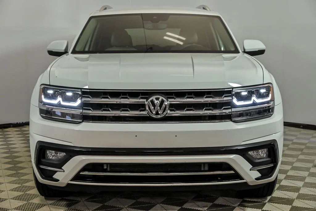 Used 2019 White Volkswagen 3.6L V6 SE image 4