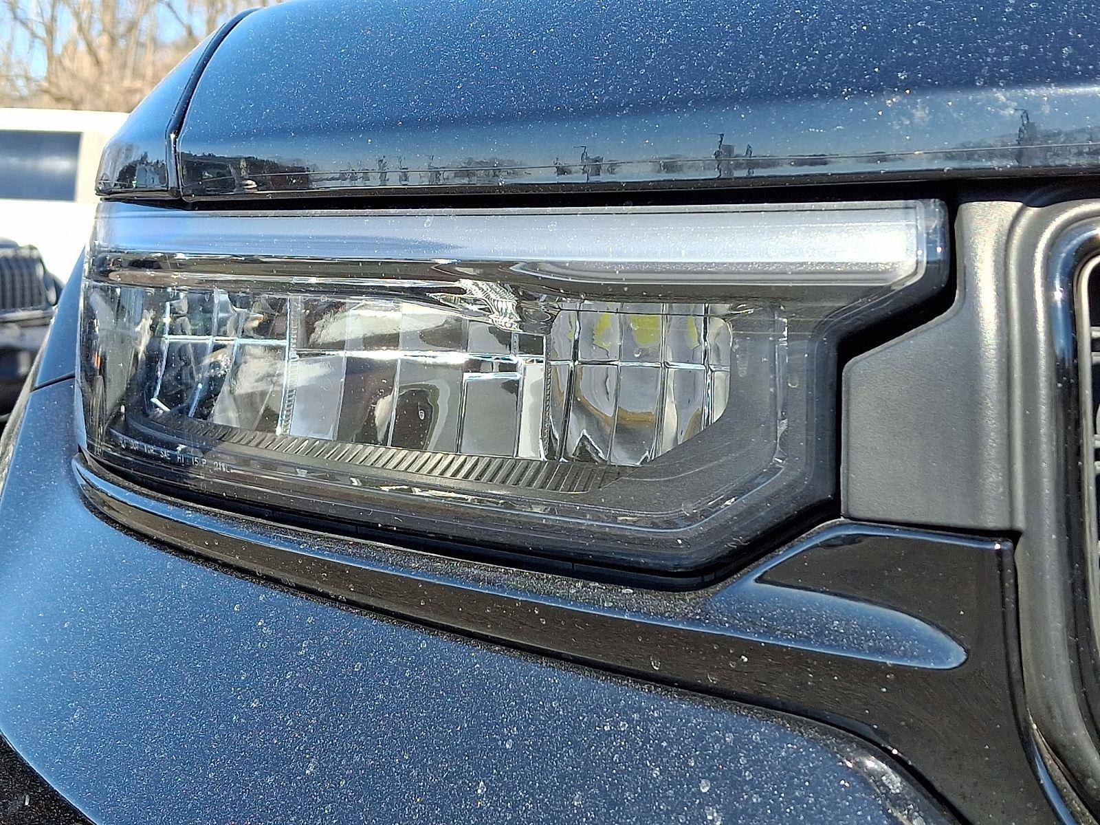 Used 2023 Diamond Black Crystal Pearlcoat Jeep Limited image 10