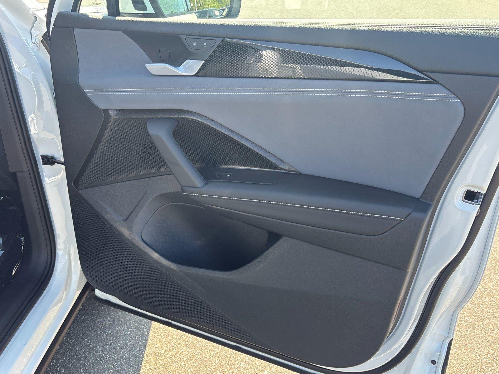 New 2026 pure white Volkswagen SE image 38