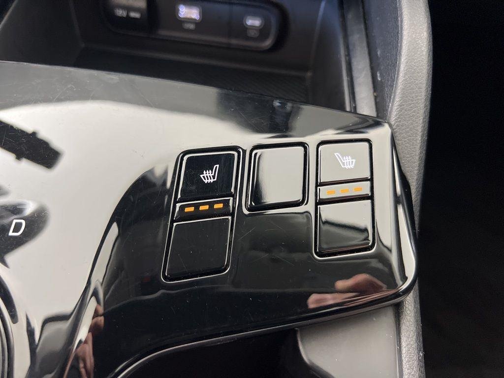 Used 2023 Snow White Pearl Kia LX image 15