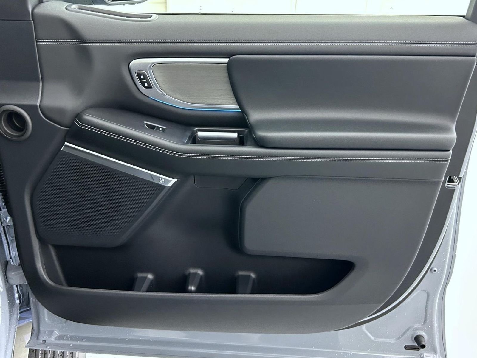 New 2027 Glacier Gray Metallic Tri-Coat Ford Platinum image 17
