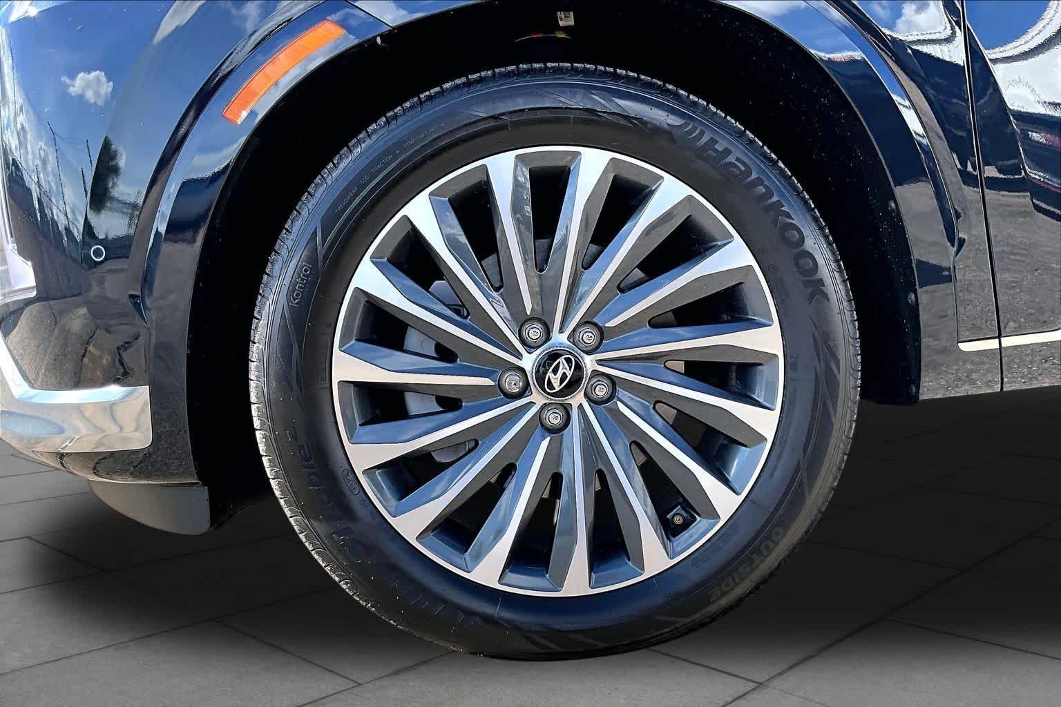Certified Used 2025 Moonlight Cloud Hyundai Calligraphy image 11