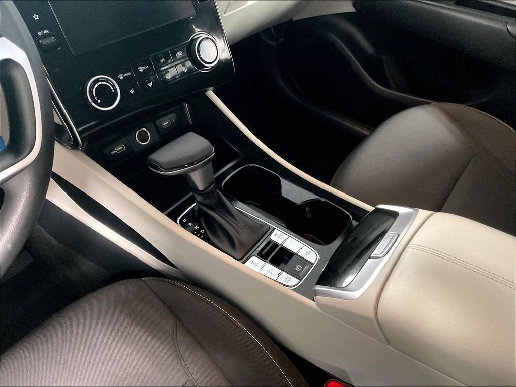 Used 2024 Silver Hyundai SE image 20