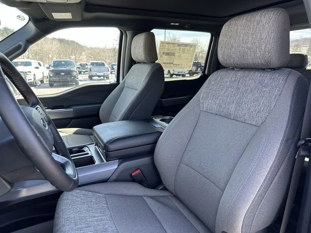 New 2024 Oxford White Ford XLT image 15
