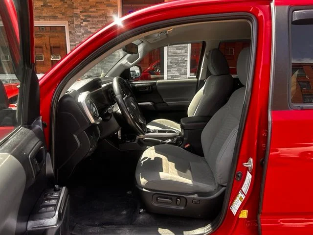 Used 2020 Red Toyota SR5 image 12