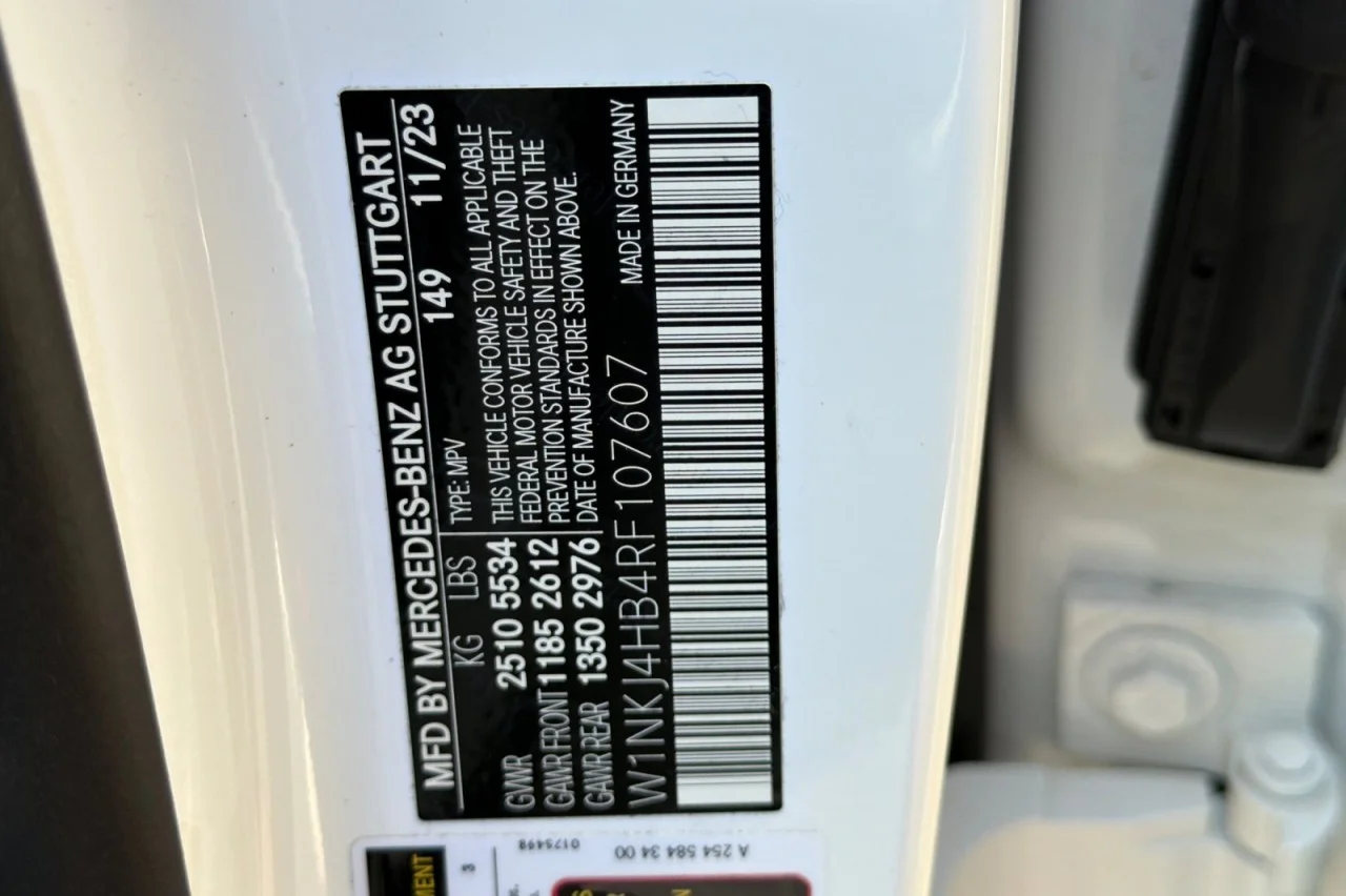 Certified Used 2024 Polar White Mercedes-Benz GLC 300 image 29