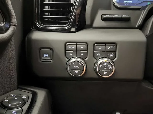 Used 2024 Sterling Metallic GMC AT4 image 27