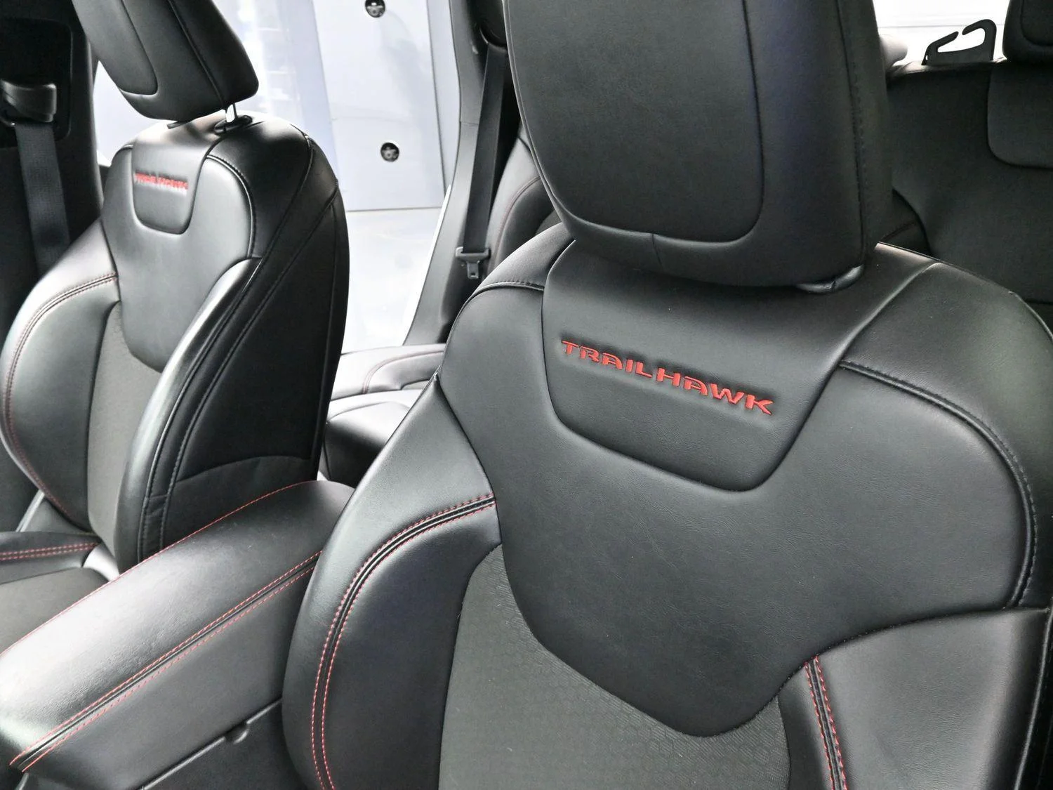 Used 2022 White Jeep Trailhawk image 14
