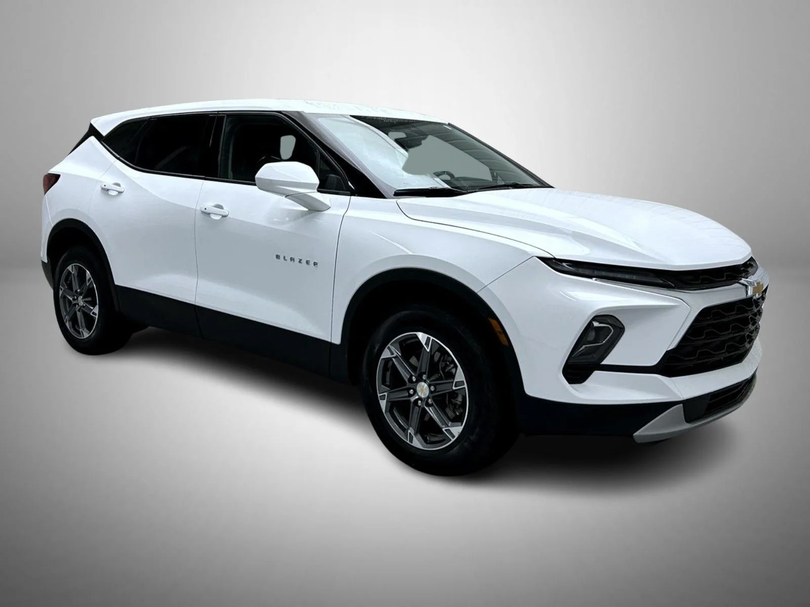 Used 2025 White Chevrolet LT image 3