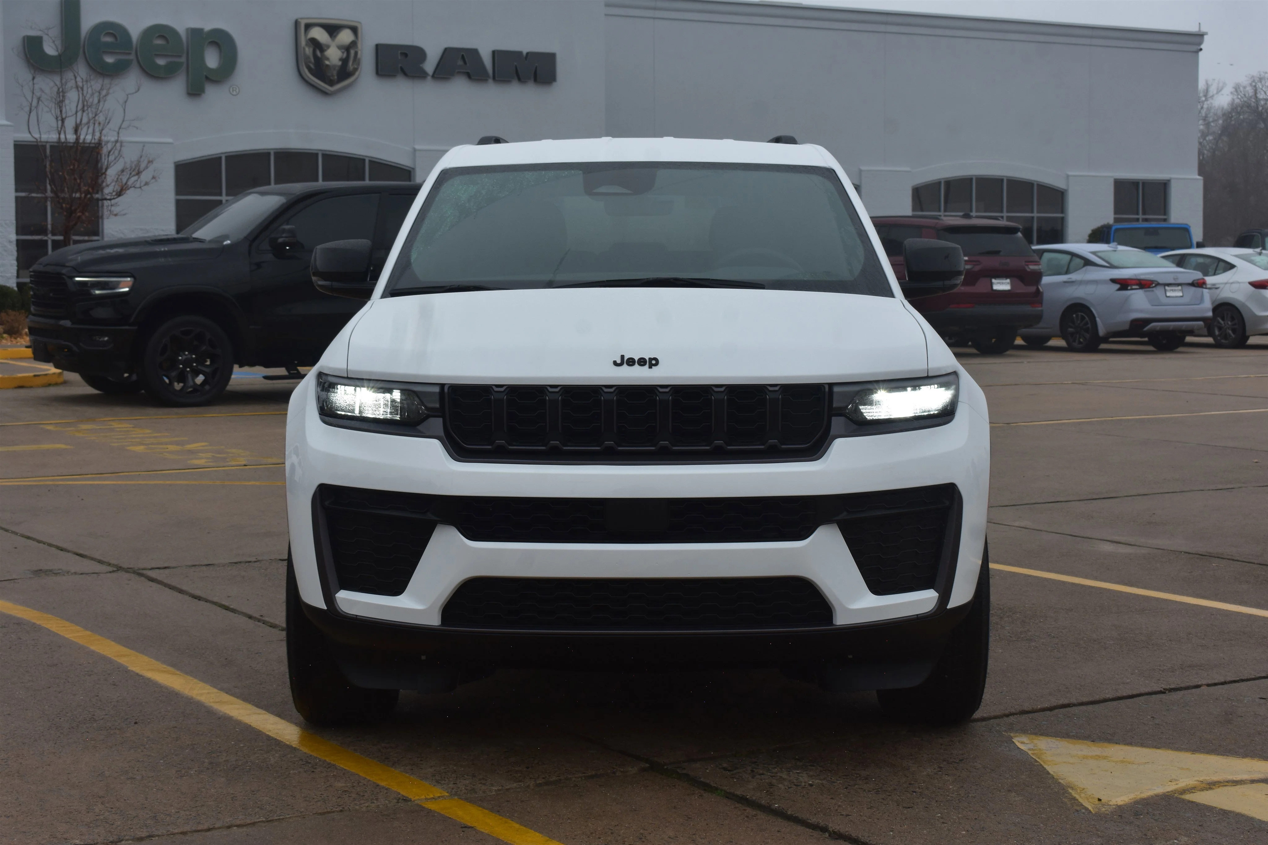 New 2026 Bright White Clearcoat Jeep Laredo Altitude image 2