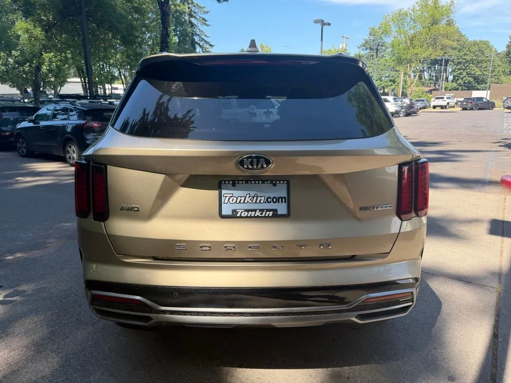 Used 2021 Crystal Beige Kia EX image 5