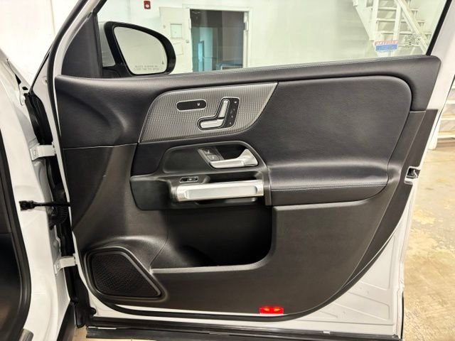 Used 2020  Mercedes-Benz GLB 250 image 22